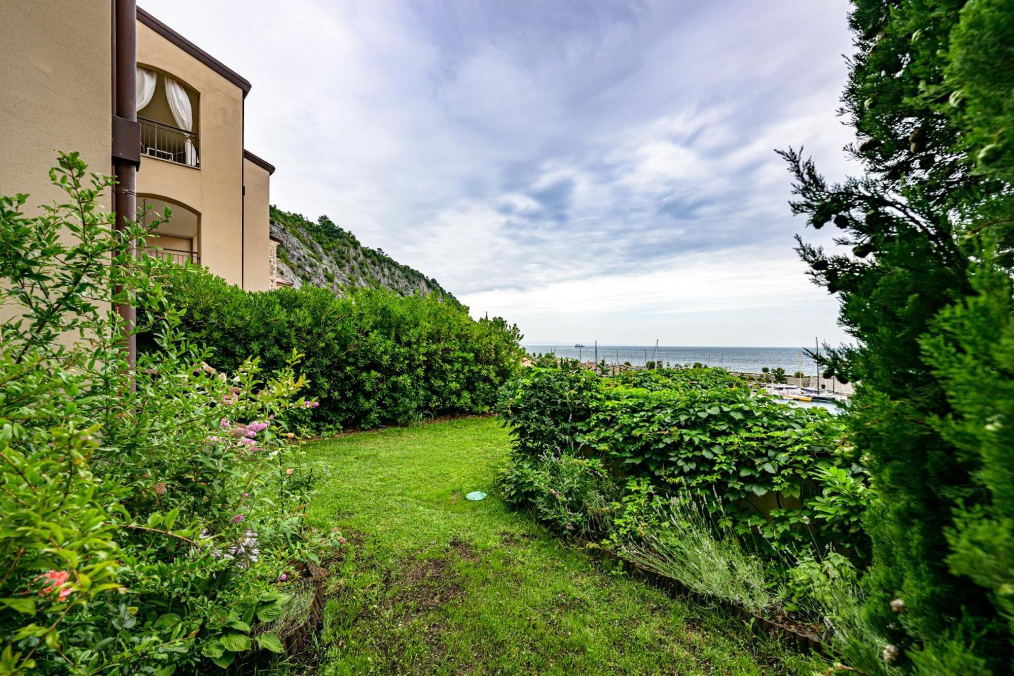 Portopiccolo Apartments With Garden And Beach Included システィアーナ エクステリア 写真